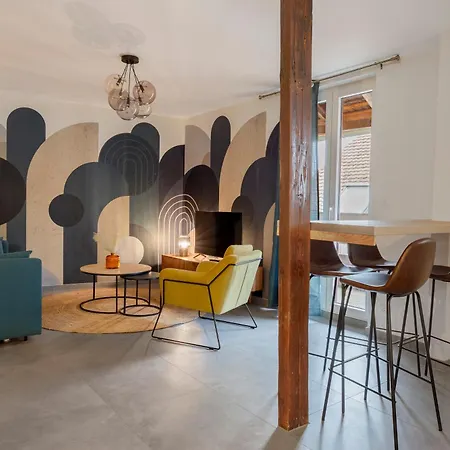 Pandore - Center - Balcony Apartment