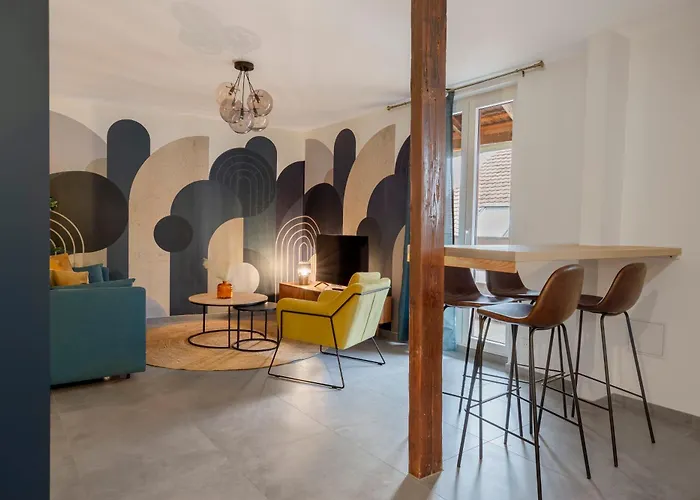 Pandore - Center - Balcony Daire